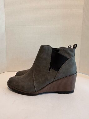 Decree boots dark green wedge heel ladies 11